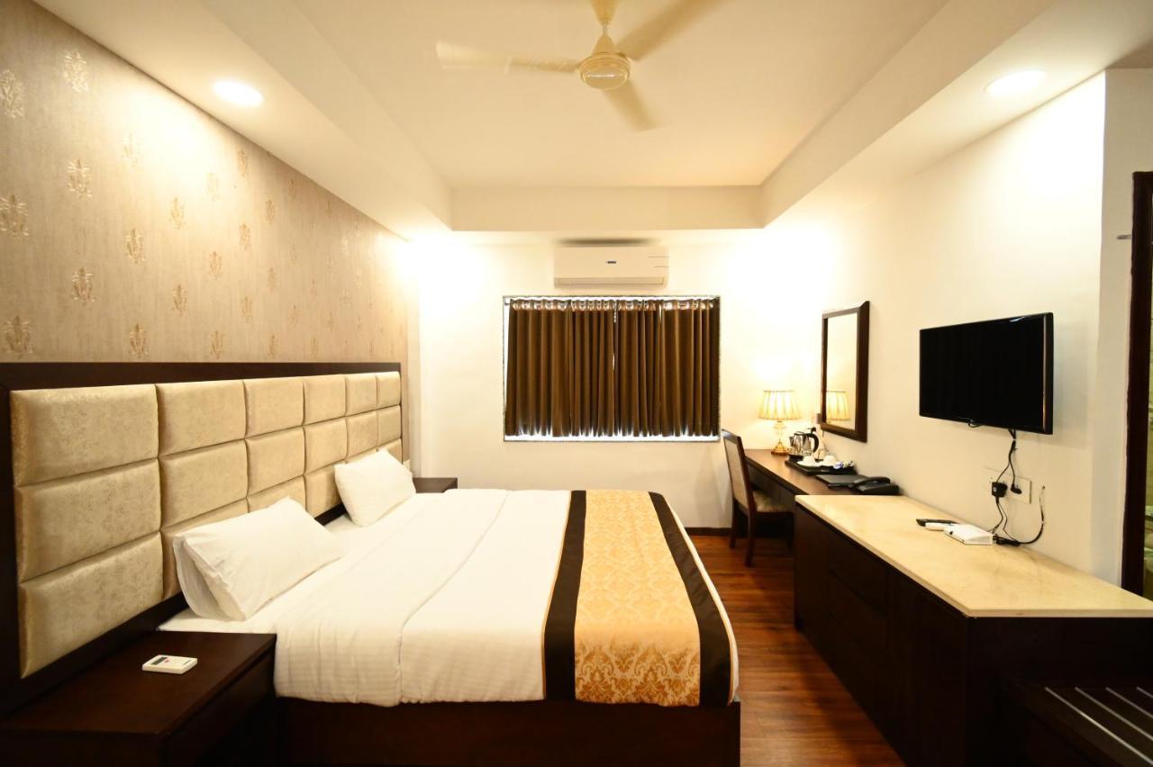 Faith Cricket Club & Resort Bhopal Exterior foto